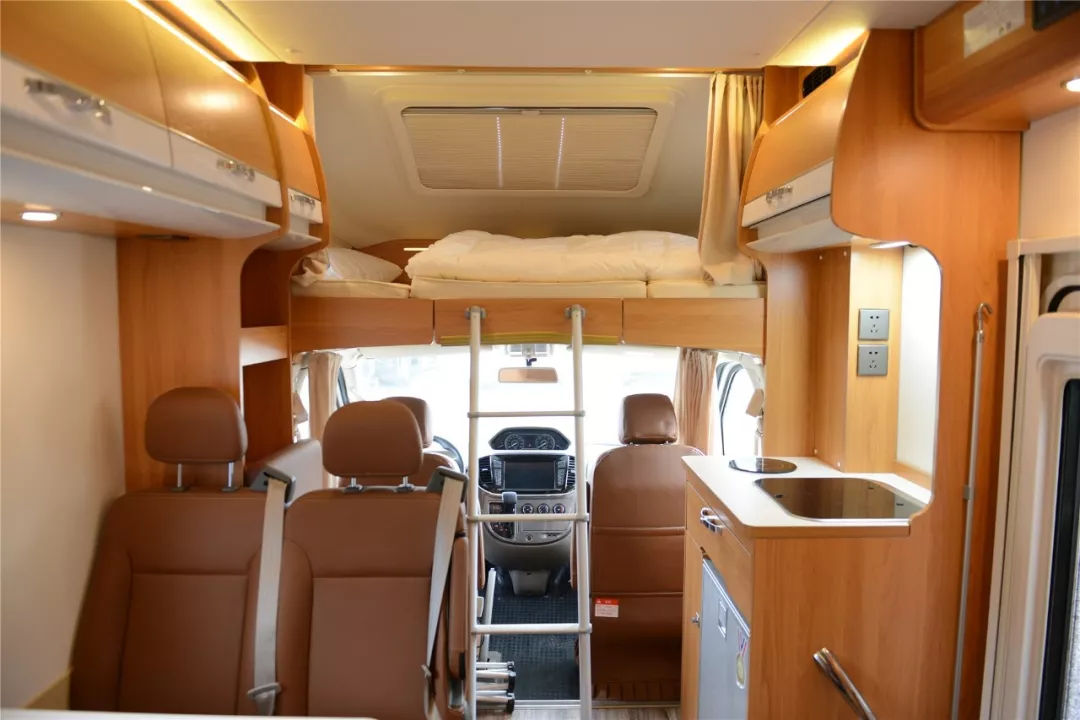 皮卡房车出租一个月多少钱 (房车出租价格多少钱一天)