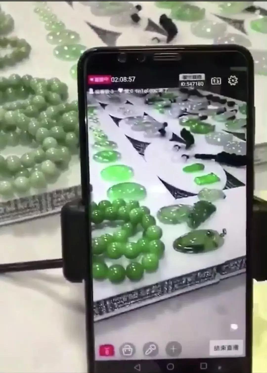 翡翠界“大地震”！7000多名玉商联名上书：禁止直播卖翡翠！