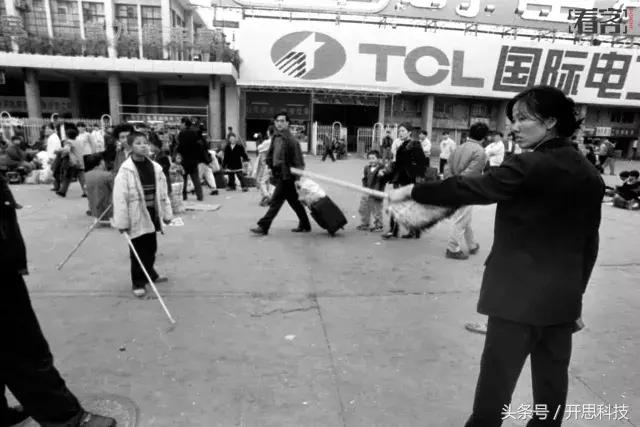 「人老了就开始喜欢怀旧」90年代的广州火车站，究竟有多恐怖？