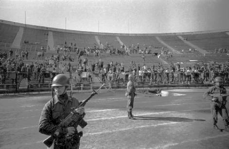 到底发生了什么？他把12个前女友都做成了高跟鞋？到底是真的假的