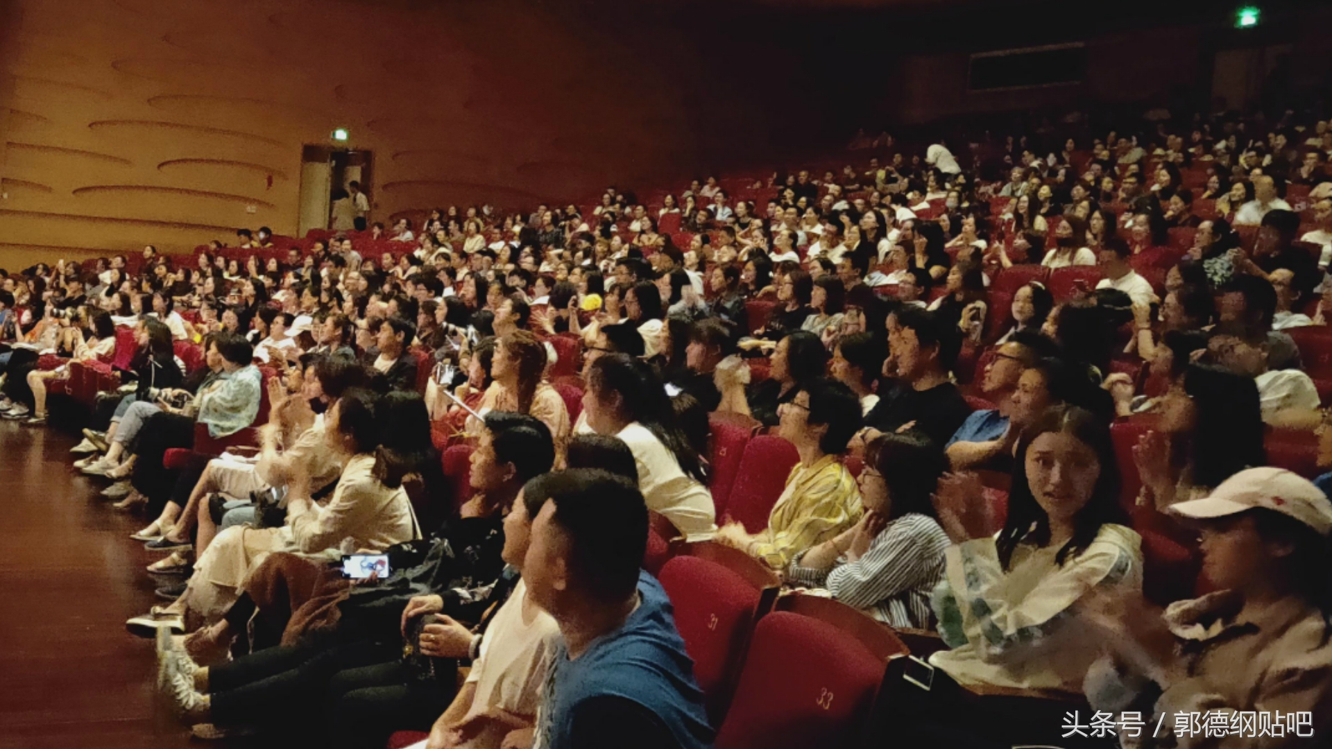 德云社师徒父子观众陆续进场,德云社师徒父子上海站2018