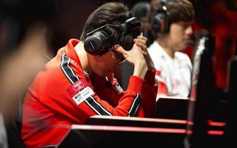 rng浴血奋战迎来和skt的决胜局,rng全球总决赛对阵skt的完整视频