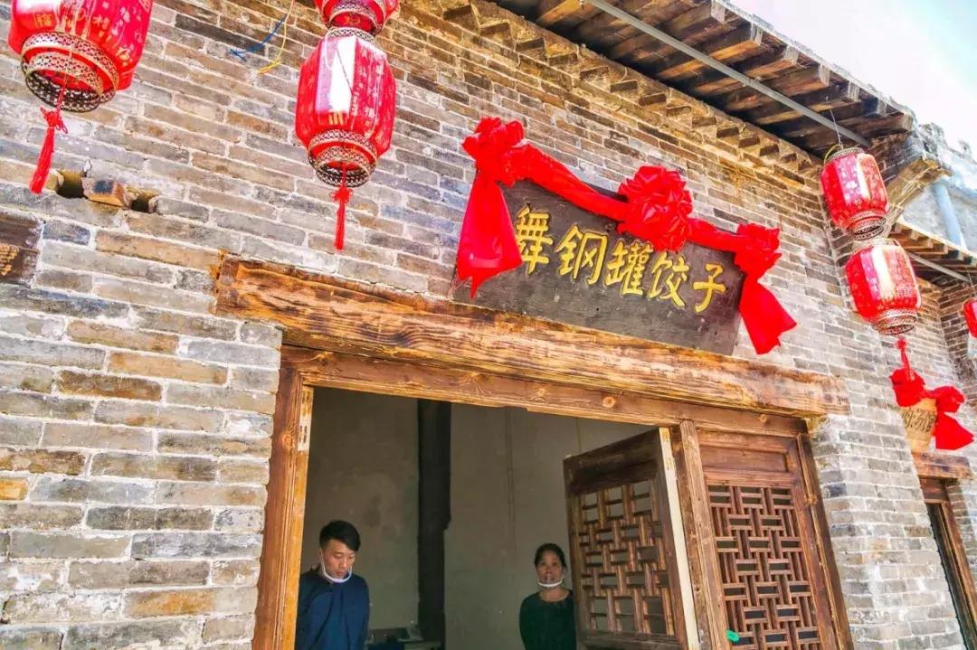 郑州足球小镇有真草足球场吗,郑州足球小镇现状