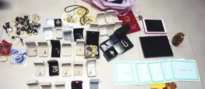 女同事突然狂买奢侈品！老板怒了，曾给她卡里打了这么多钱……