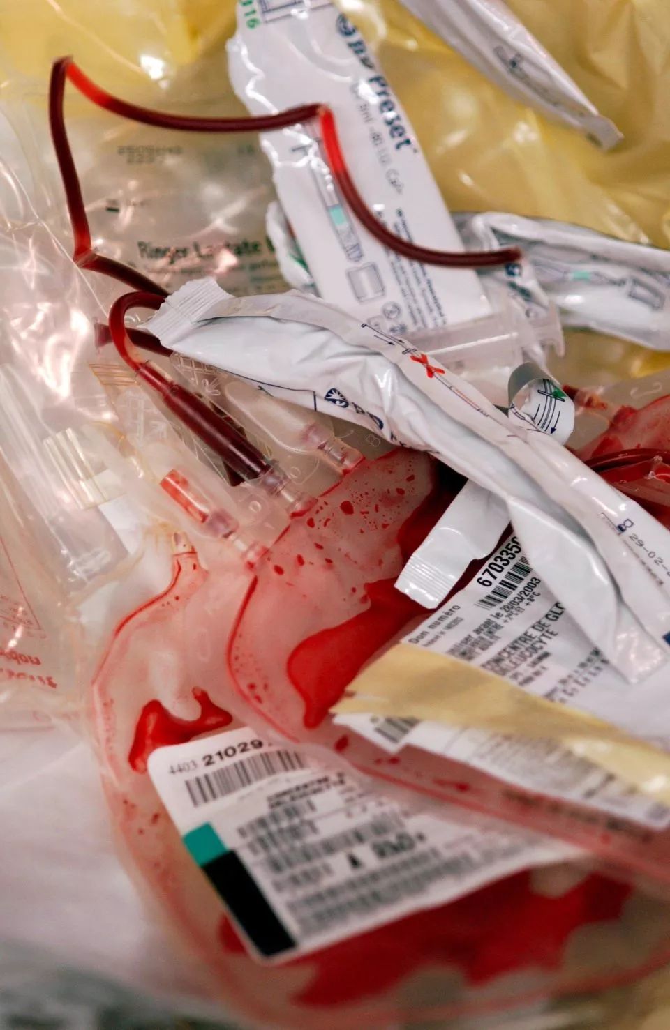 英国从美国买血浆致数千人感染丙肝艾滋，谁该负责