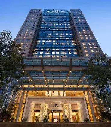 20道豪门蟹宴+梦幻火烈鸟甜品Show！大闸蟹畅吃只只爆膏！