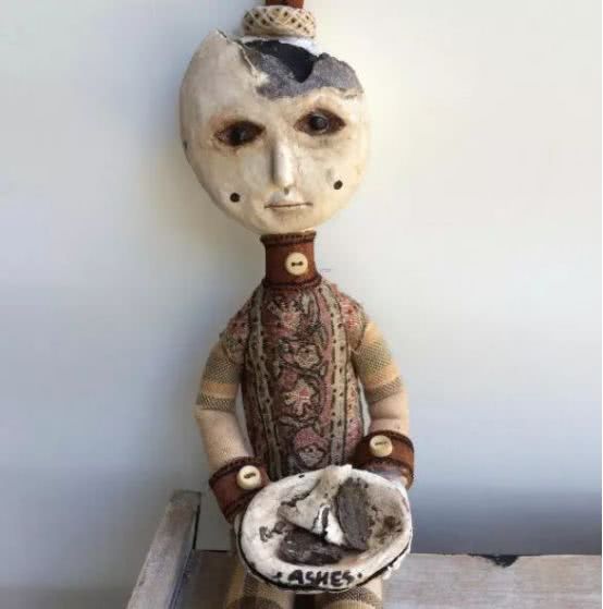 孩子用盒子建造废弃城市在家里,12岁男孩自己捡破烂