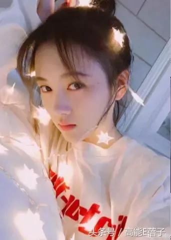 拍照pose技巧和方法,女生拍照剪刀手pose