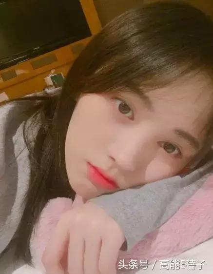 拍照pose技巧和方法,女生拍照剪刀手pose