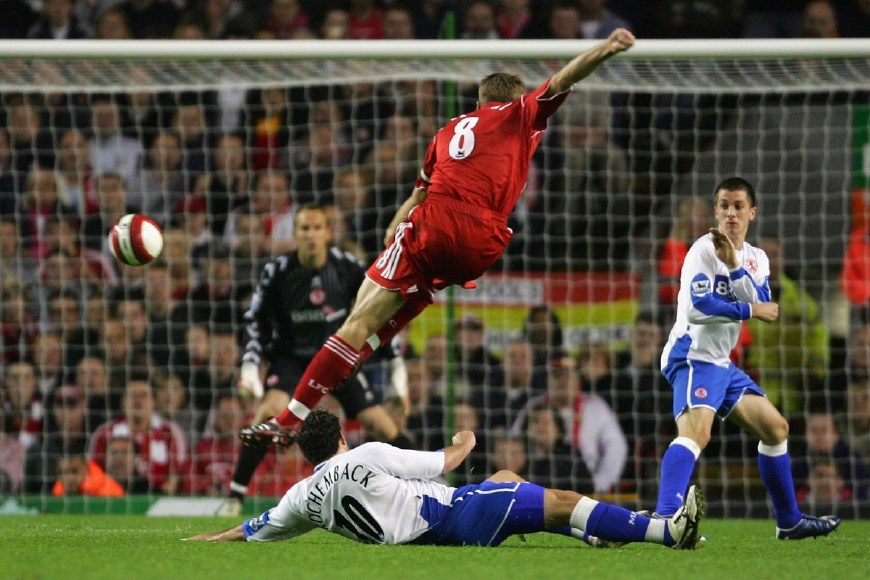 世界足坛十大重炮手,c罗卡洛斯重炮踢破球门