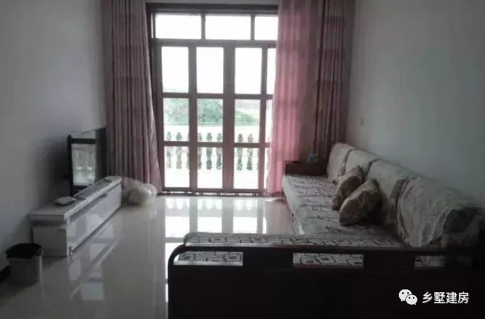 小伙回农村改造老屋子用了50万元,小伙回农村建房子