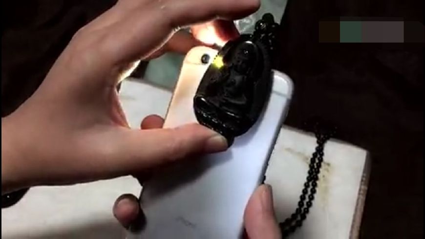 散打哥的吊坠多少钱,网红散打哥戴的翡翠