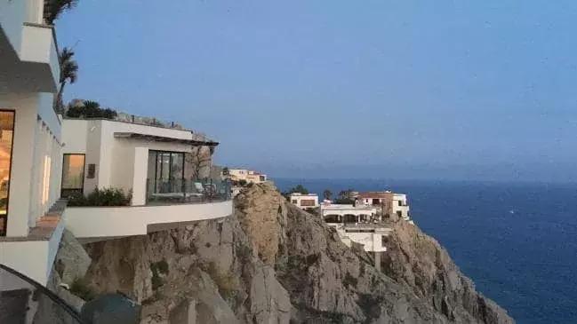 一个保姆游20多个国家，住七星酒店，吃米其林餐厅还拿年薪60万！