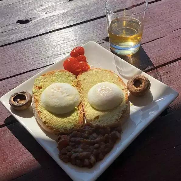 一个保姆游20多个国家，住七星酒店，吃米其林餐厅还拿年薪60万！