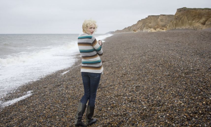 身上脖子上长黄色斑怎么回事,脖子上长褐色的斑是怎么回事