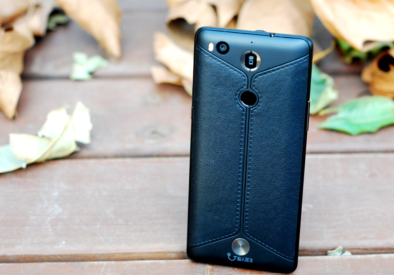 口袋里的关爱：私人医生H1智能手机