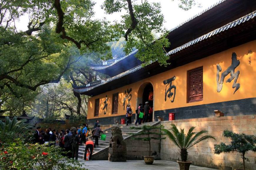 舟山市普陀区，佛教文化悠久，有海天佛国、人间第一清静境之称