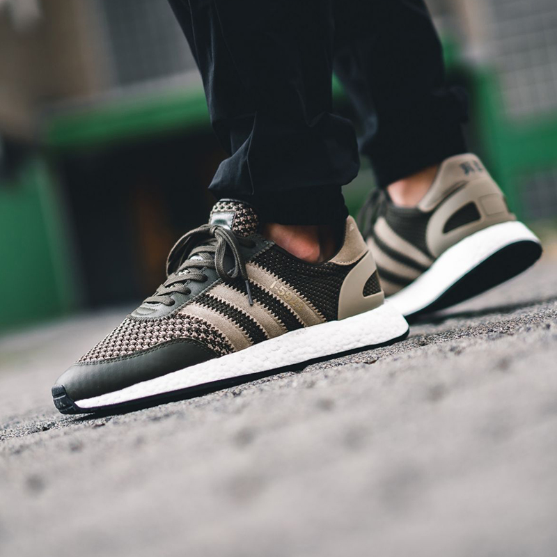 我们安排了15双能让你恢复上班动力的鞋子，请查收！