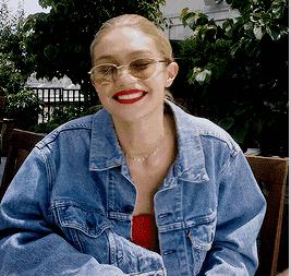 当男朋友和口红同时掉进水里,口红掉进水里了有用吗