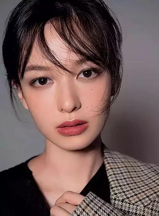 当男朋友和口红同时掉进水里,口红掉进水里了有用吗