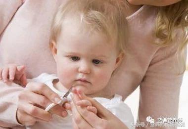 宝宝指甲白斑、凹陷、薄脆、倒刺、分层……原来是这么回事！