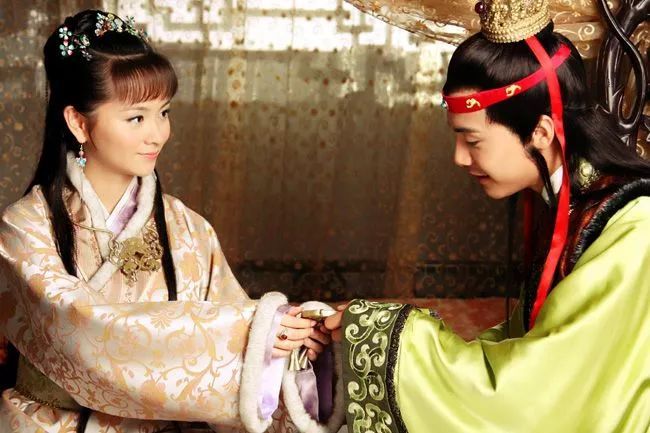 邓莎买衣服被当小偷后续,邓莎买东西事件