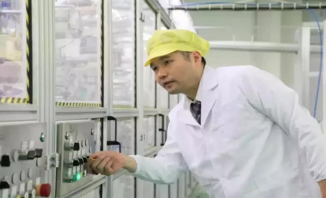 卖掉北京二环的房子去做纸尿裤，这位北大毕业的河南人图个啥？