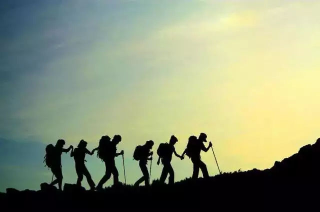 每天徒步走多少步伤膝盖,花3分钟学完老驴10年徒步技巧