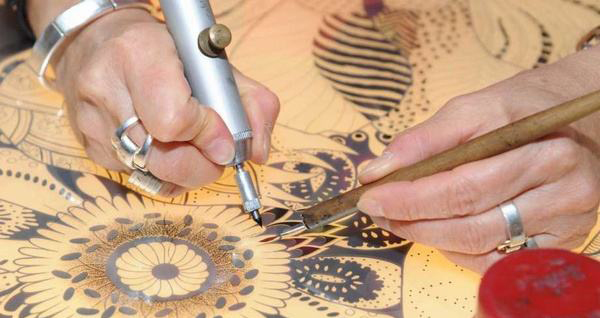 爱马仕丝巾：造梦者的霓彩丝语