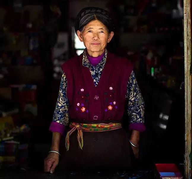 她搜集500个女神，组成世界美女地图，其中没有一张是网红脸