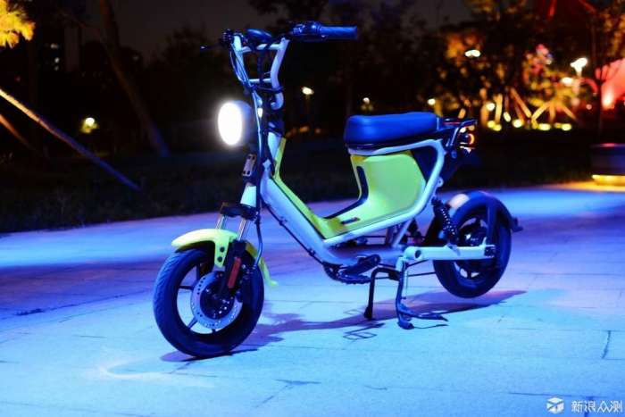 这才是真正的电动自行车,小牛评测特斯拉