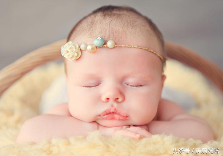 新生儿乳痂如何清除,如何处理新生儿脸上的乳痂