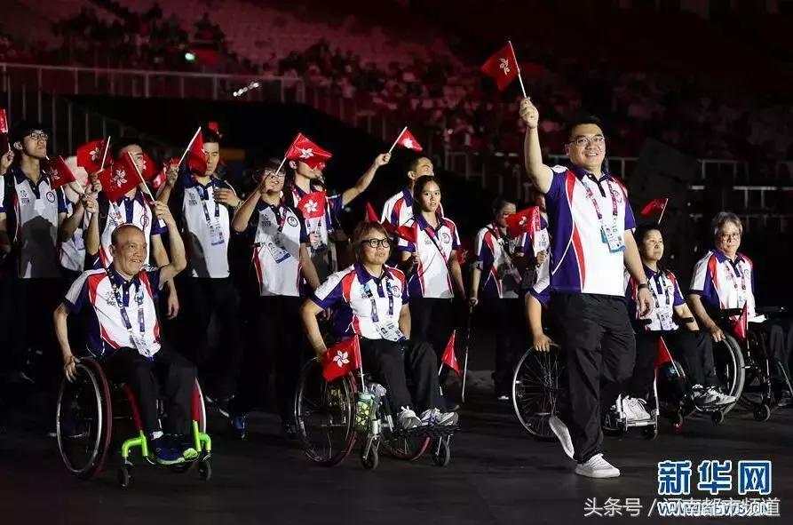 这场“无人关注”的盛会，他们手持*旗国**高喊“中国加油”！