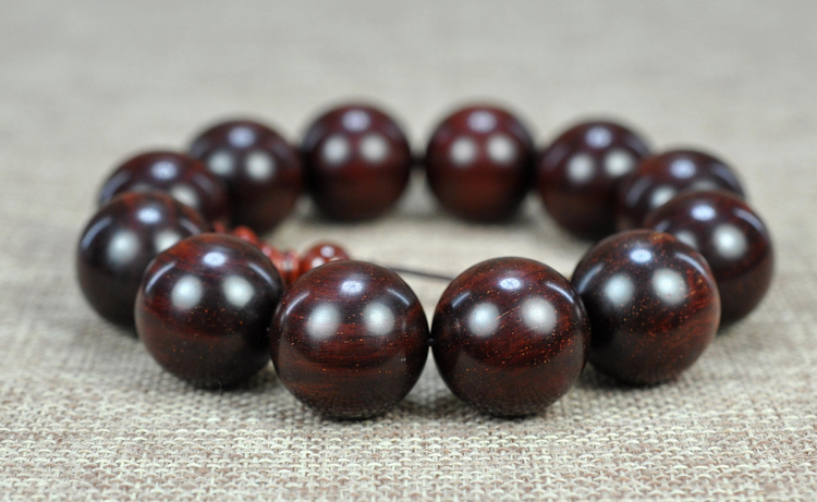 小叶紫檀手串盘玩后要放密封袋吗,108颗小叶紫檀手串的盘玩方法