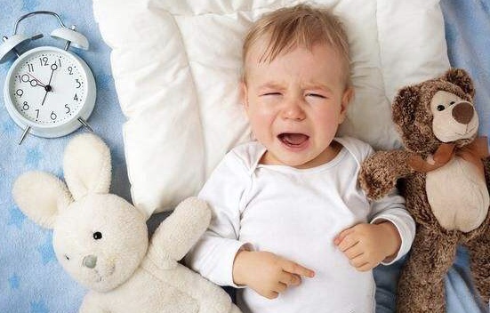 婴儿肠痉挛会一整天哭闹吗,不要以为宝宝哭闹就是无理取闹