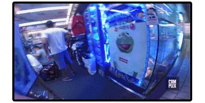 这位大妈是全纽约最狠的Supreme二道贩子