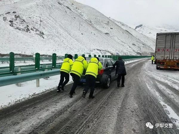 马甲里外两个颜色,马甲浅黄色