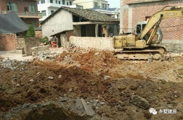 农村小伙打工25年发200万建房子,农村小伙200平米自建房