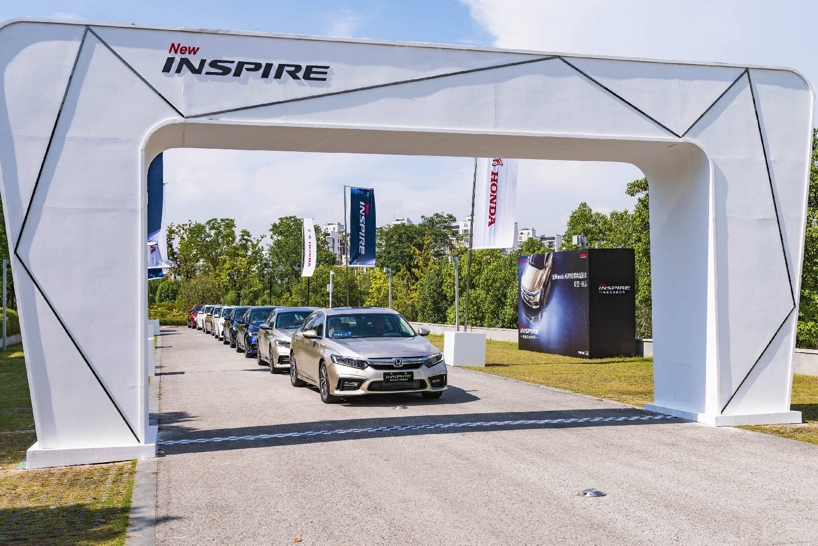 东风本田inspire260精致版落地价,本田雅阁1.5精英版与本田inspire