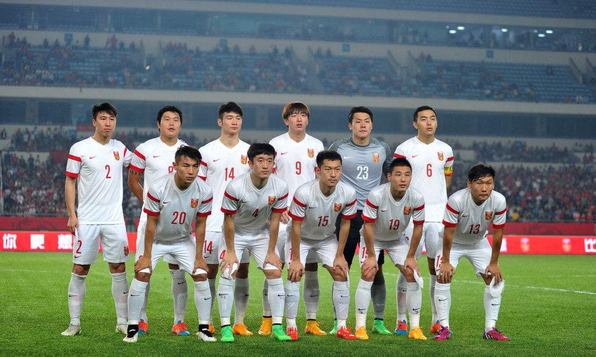 足球11人场地标准尺寸,为什么足球是11人制