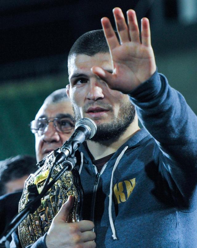 小鹰哈比布在ufc地位 (小鹰哈比布现在还在ufc吗)