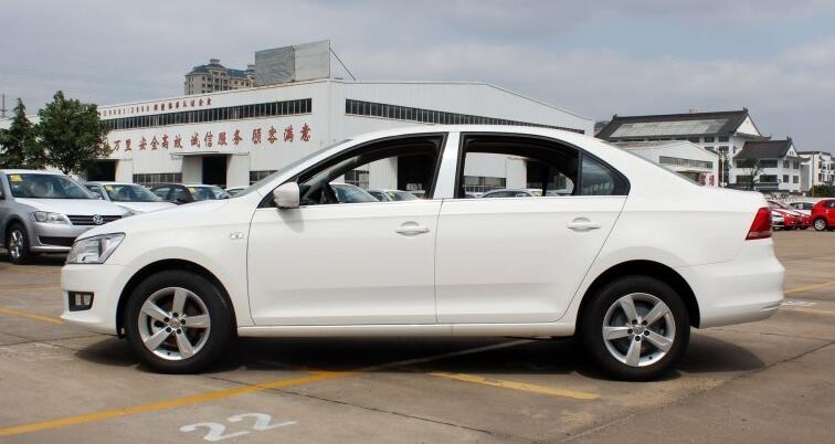 5万多17年的合资车,5万左右二手车大众17款桑塔纳