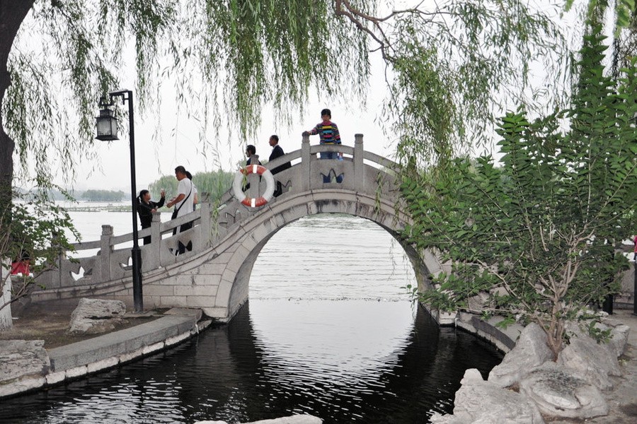 灵岩寺与趵突泉的区别,灵岩寺和趵突泉离多远