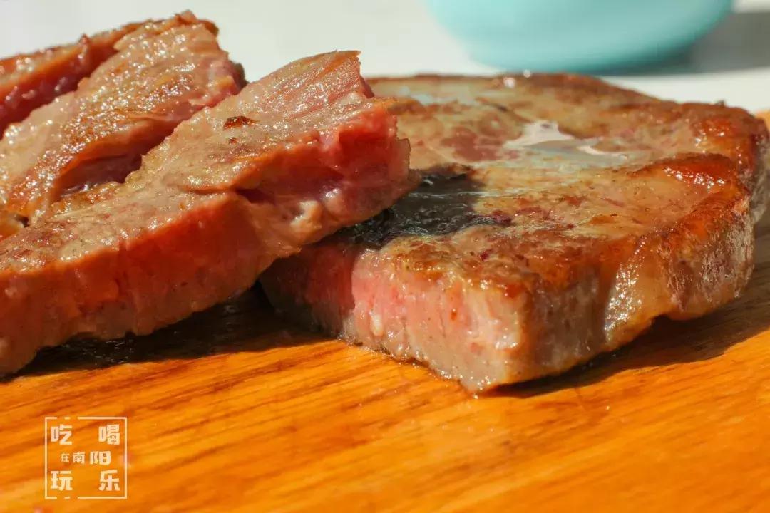 南阳shou家全透明撸猫咖啡馆！有手臂长的牛排！面包届的法拉利！