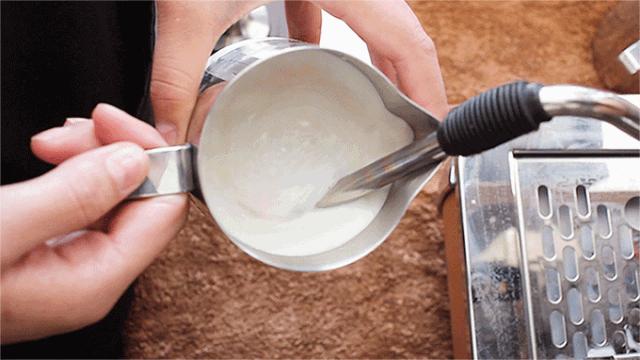 南阳shou家全透明撸猫咖啡馆！有手臂长的牛排！面包届的法拉利！