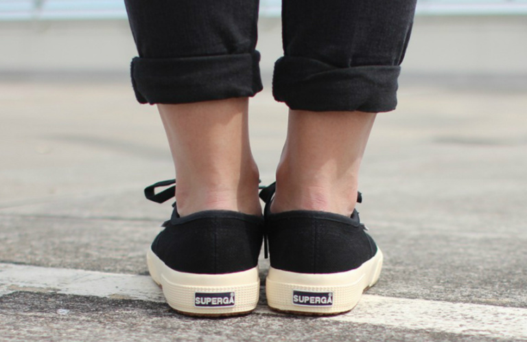 小黑鞋小白鞋名牌,小黑鞋超好看