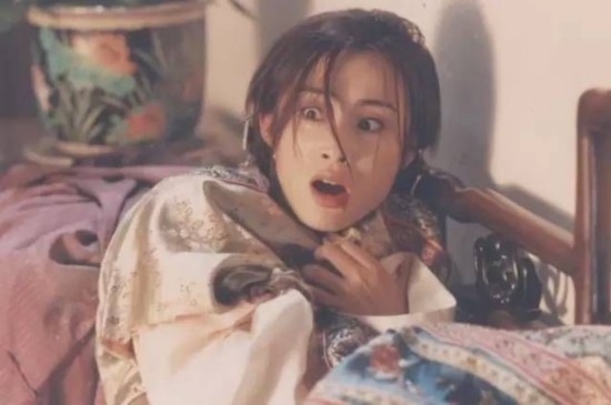 香港90年代她背景大到没人敢惹，遭赵薇横刀*爱夺**，今50岁被疑整容