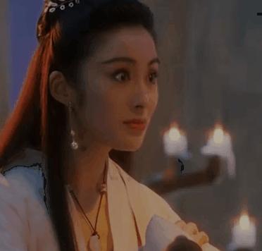 香港90年代她背景大到没人敢惹，遭赵薇横刀*爱夺**，今50岁被疑整容