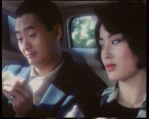 香港90年代她背景大到没人敢惹，遭赵薇横刀*爱夺**，今50岁被疑整容