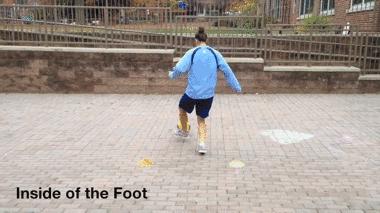 足球一对一防守转身技巧,足球教学5个技巧让你带球